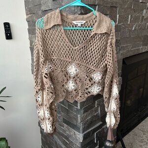 DAVI & DANI Tan and Cream Crochet Crop Top